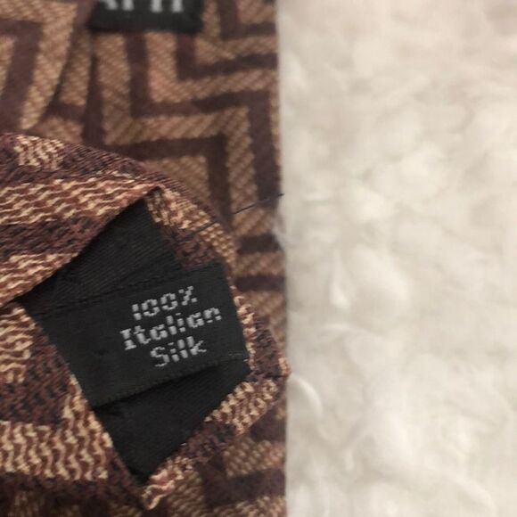 Bugatti Italian silk Brown pattern tie chevron - Picture 3 of 6